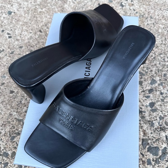 Balenciaga
Dutyfree Slide Sandal sz 11 Us/ 41 - Picture 6 of 12
